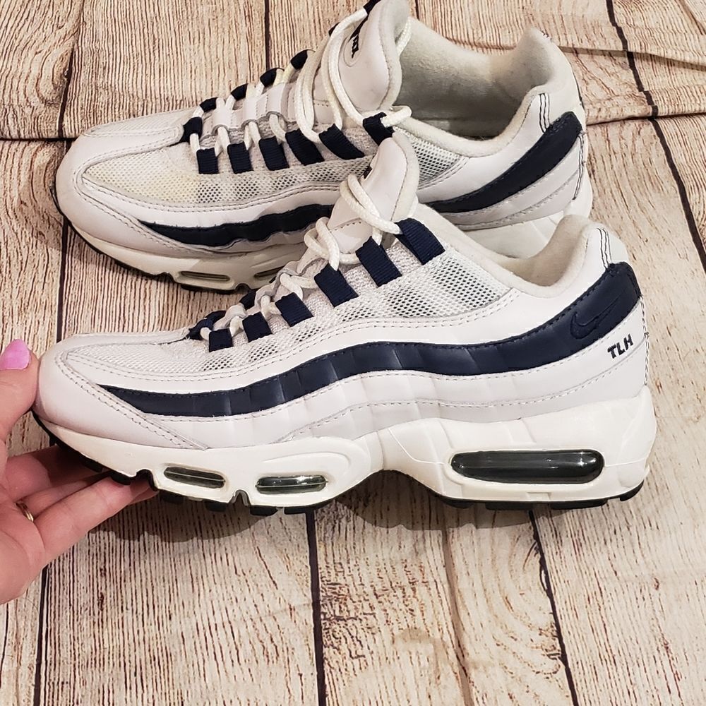 NIKE Sneakers  